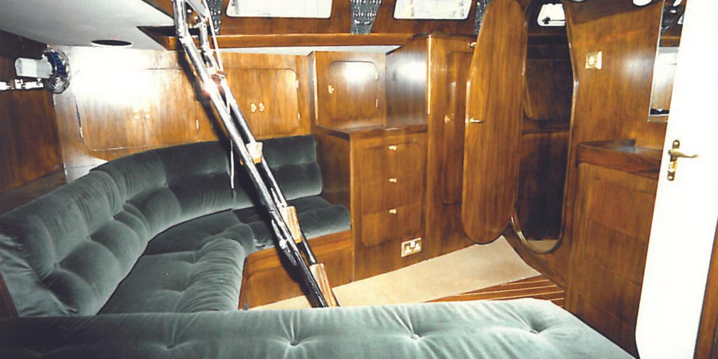 Oyster LW48 Saloon 2