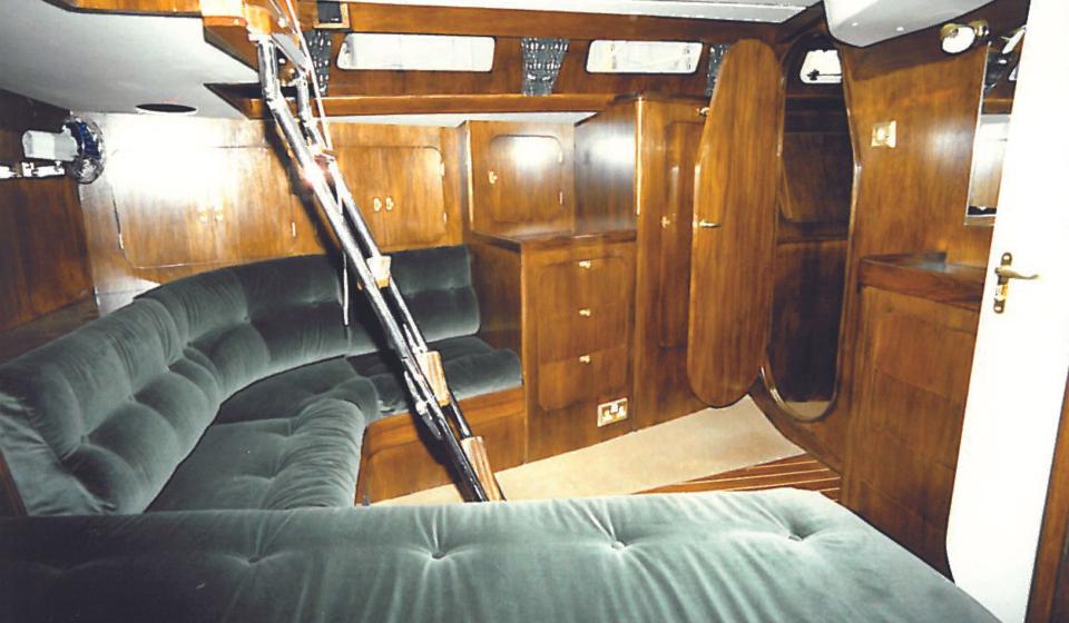 Oyster LW48 Saloon 2