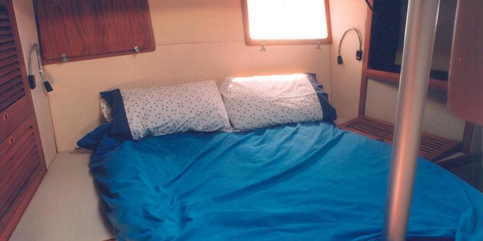 Oyster M35 Cabin 1