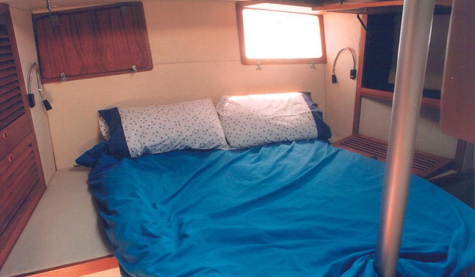 Oyster M35 Cabin 1