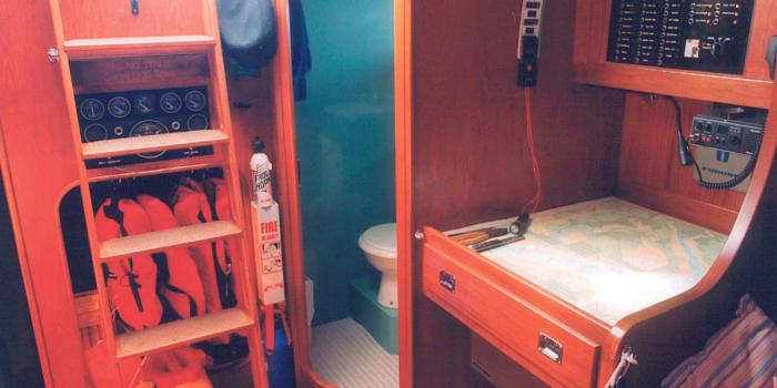 Oyster M35 Chart Table