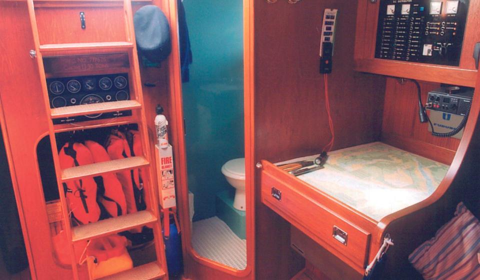 Oyster M35 Chart Table