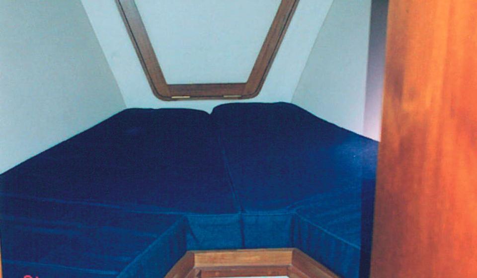 Oyster M35 Forward Cabin