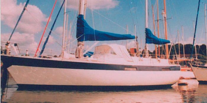 Oyster M35 Moored 4