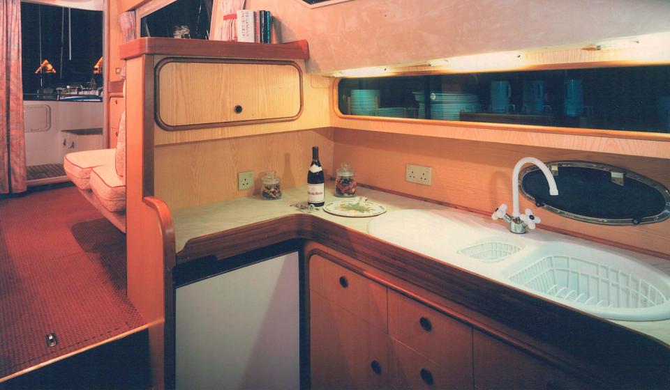 Oyster PL390 Galley v2