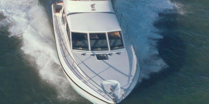 Oyster PL390 Motoring 1