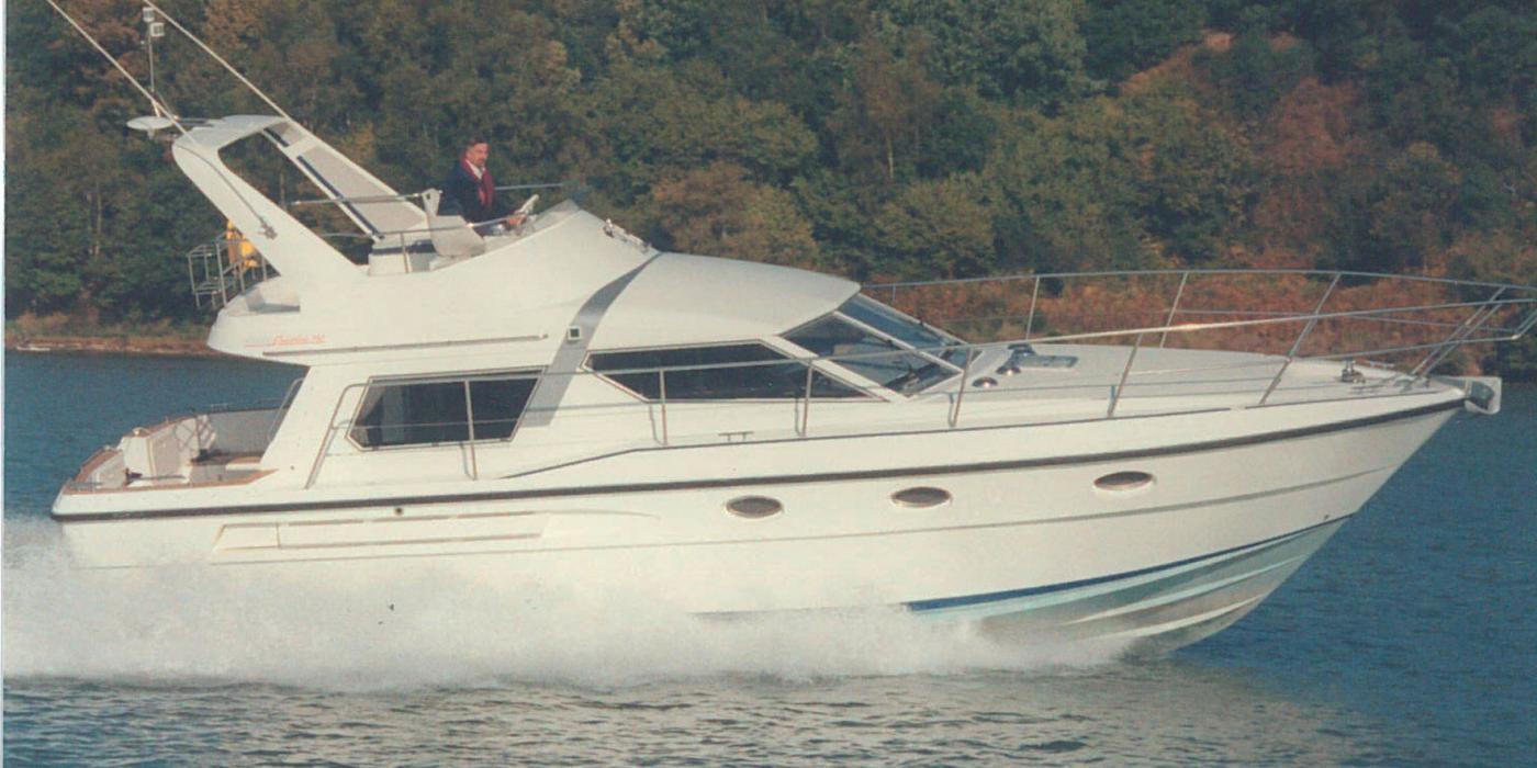 Oyster PL390 Motoring 3