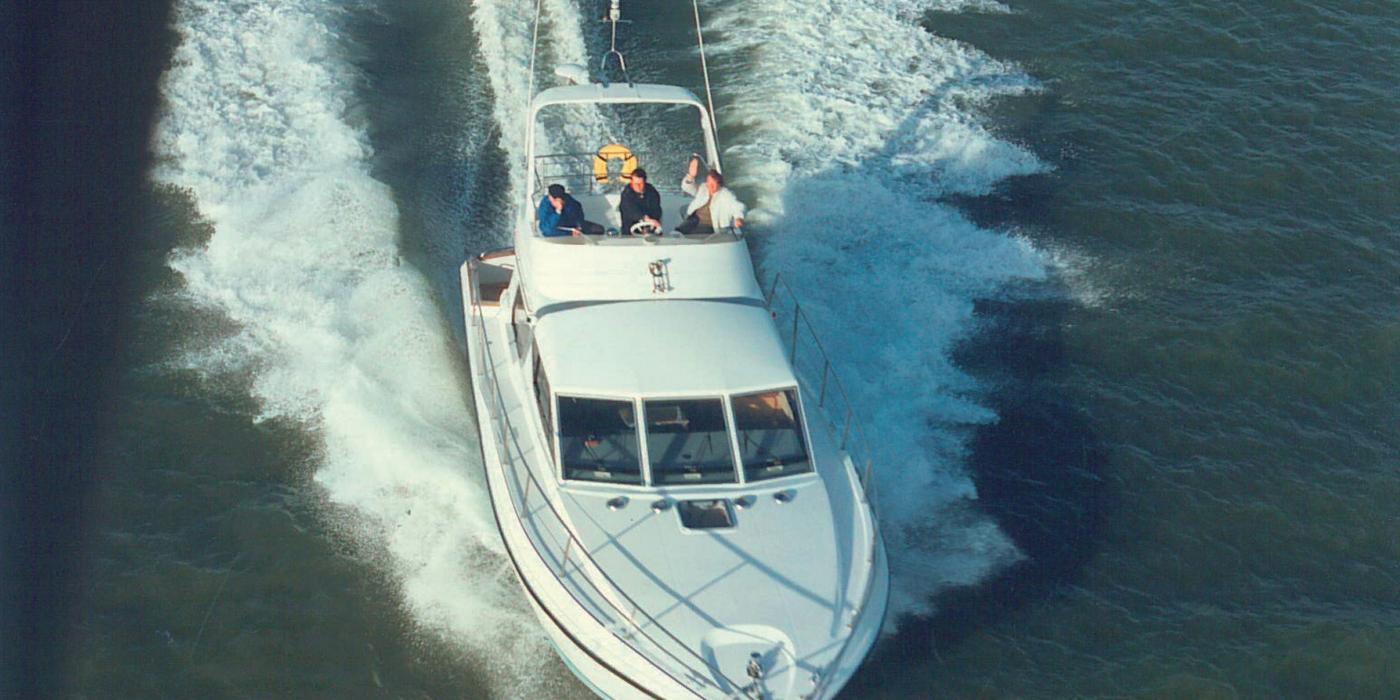 Oyster PL390 Motoring 4