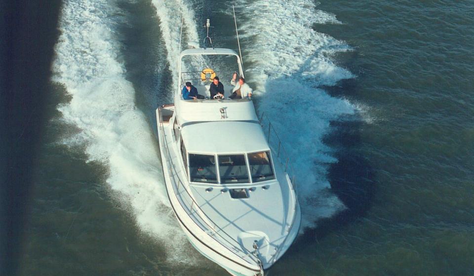 Oyster PL390 Motoring 4