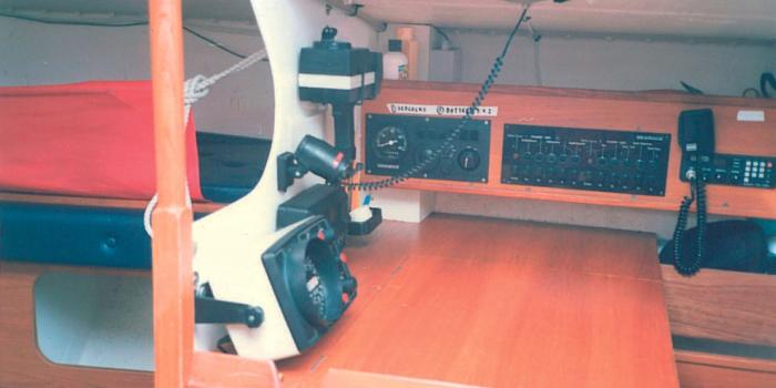 Oyster SJ35 Chart Table