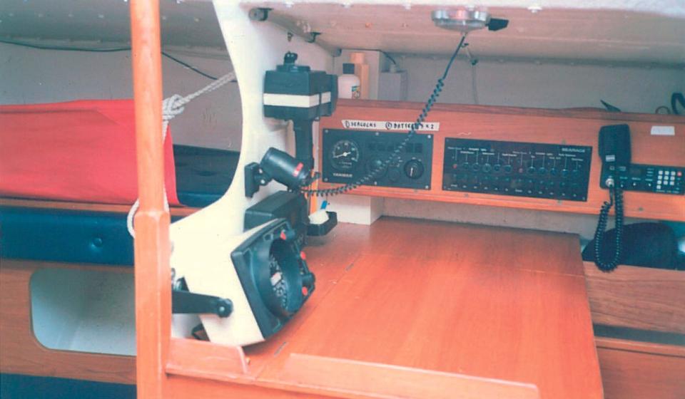 Oyster SJ35 Chart Table