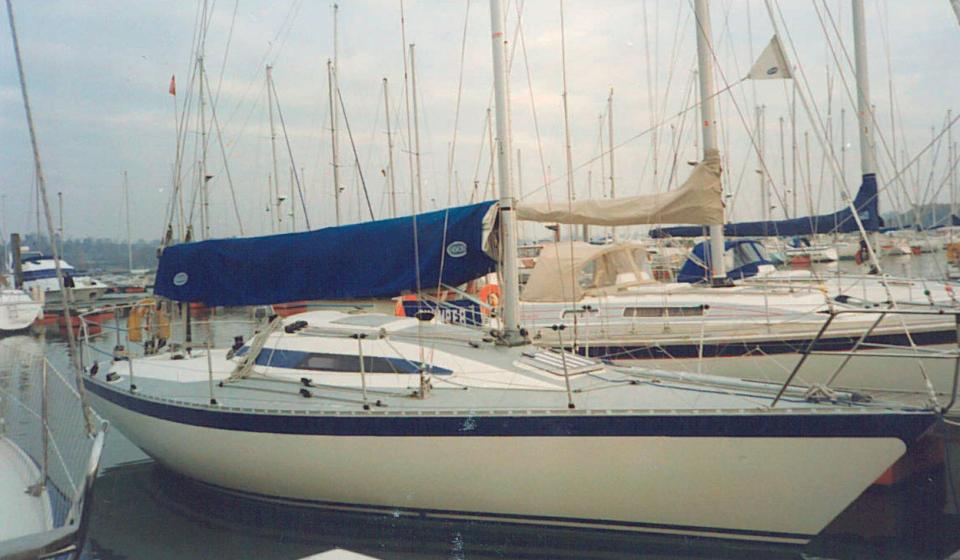 Oyster SJ35 Moored 1