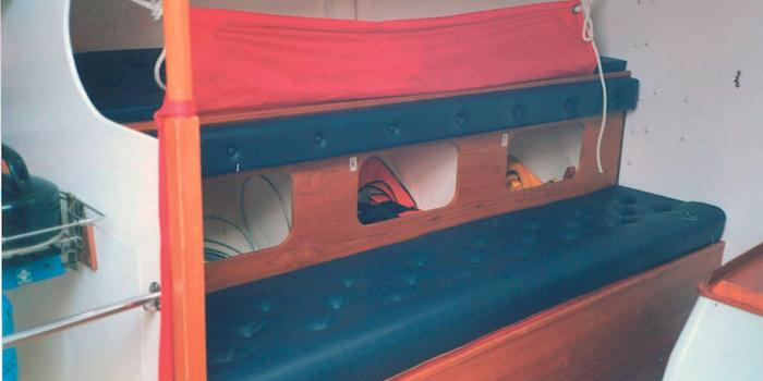 Oyster SJ35 Saloon and bunks 1