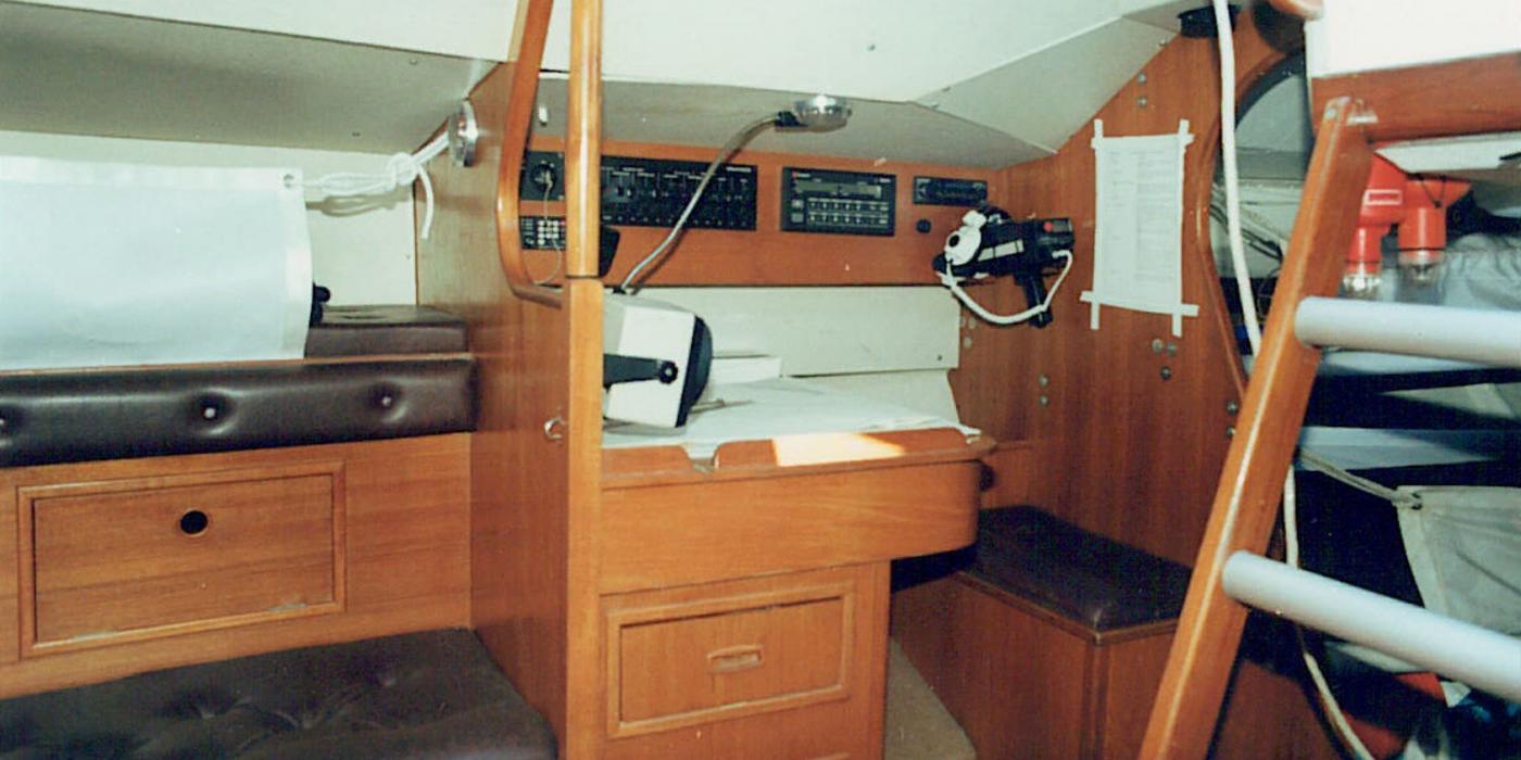 Oyster SJ35 Saloon and bunks 4