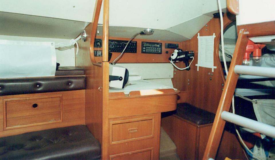 Oyster SJ35 Saloon and bunks 4