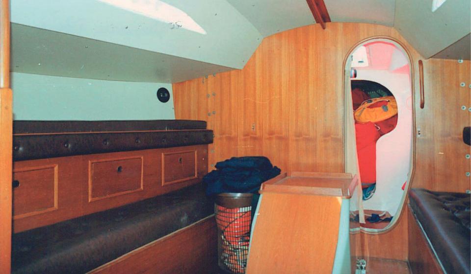 Oyster SJ35 Saloon and bunks 5