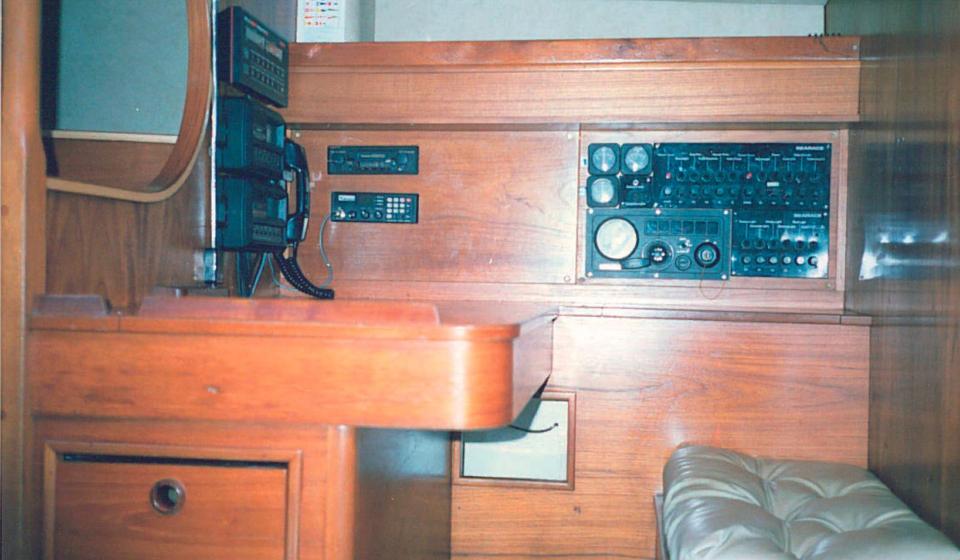 Oyster SJ41 Chart Table