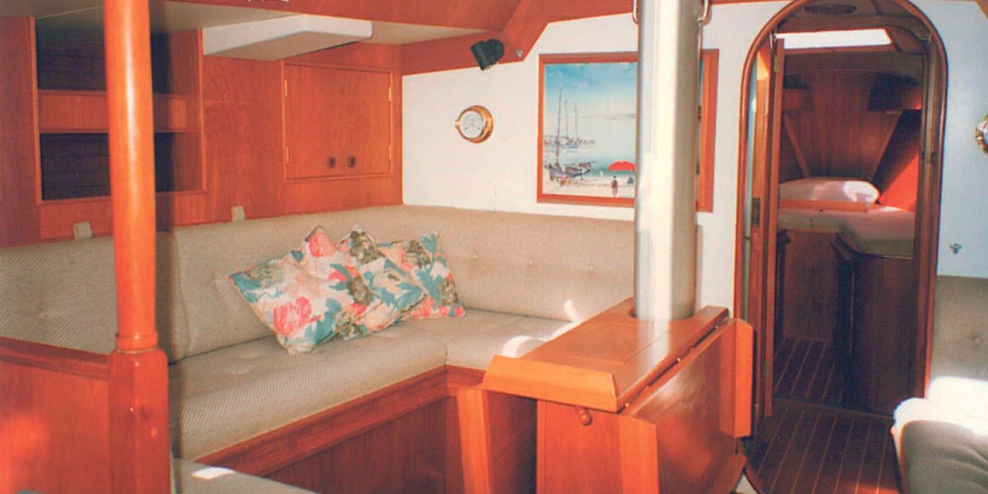 Oyster SJ41 Saloon Forward cabin