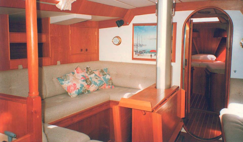 Oyster SJ41 Saloon Forward cabin
