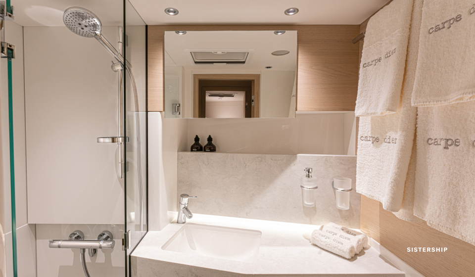 Oyster Yachts Oyster 495 Interior Cool Oak Heads