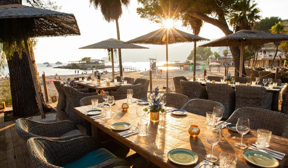 Oyster Yachts Women at the helm 1