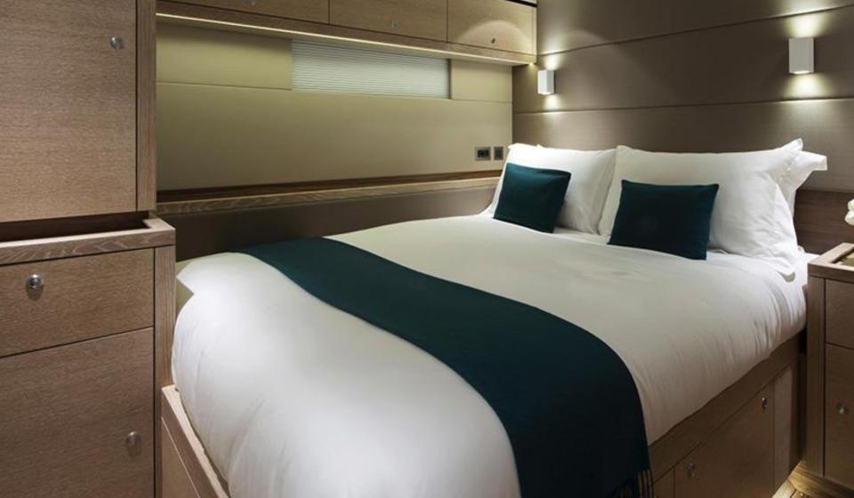 Oyster sailing charter 6