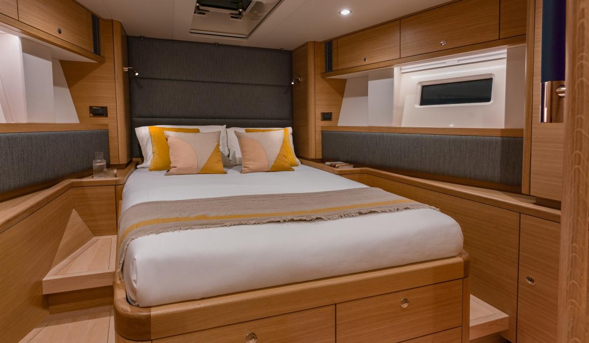 Oyster675 Interior GuestCabin2