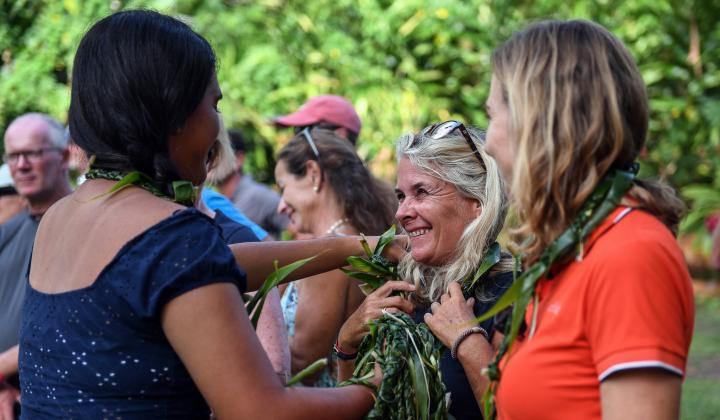 Rally Tahiti welcome by Members of Tahitian Historical Society
