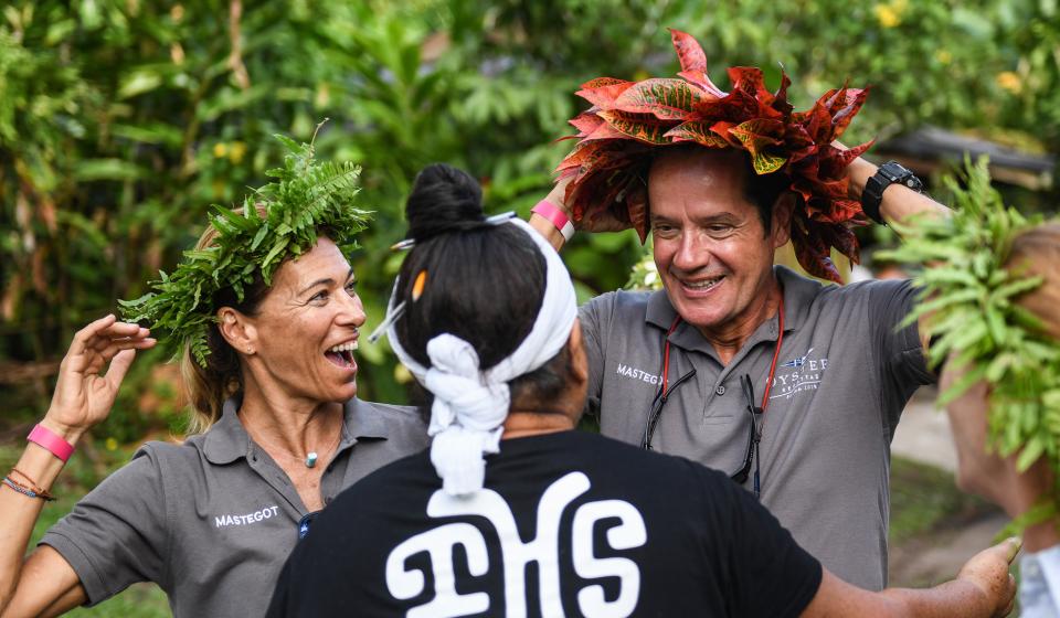 Tahiti welcome by Members of Tahitian Historical Society