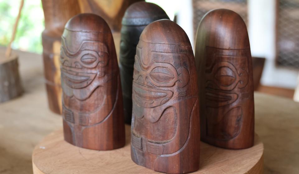 Traditional wood sculptures Nuku Hiva