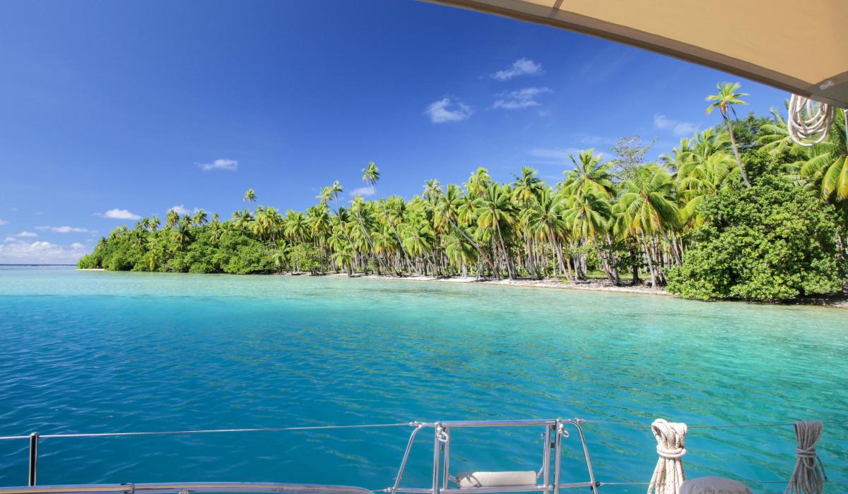 Uhuru Yacht in Paradise