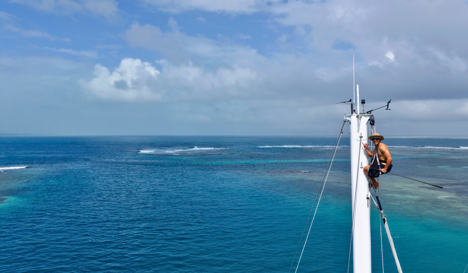 Up the mast in San Blas Islands