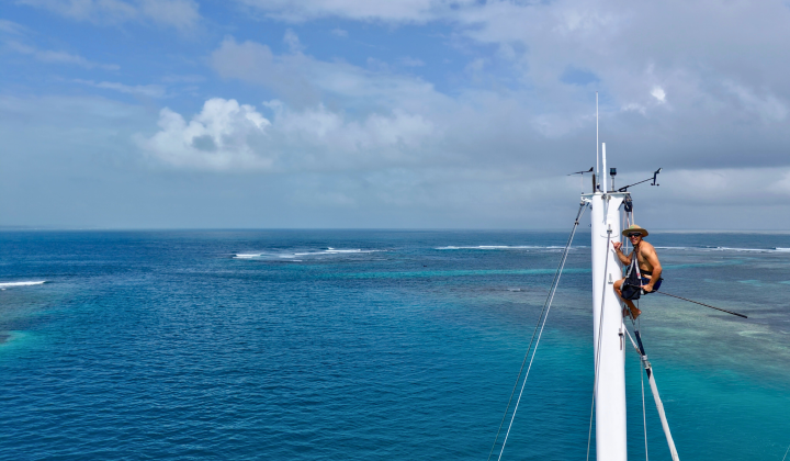 Up the mast in San Blas Islands