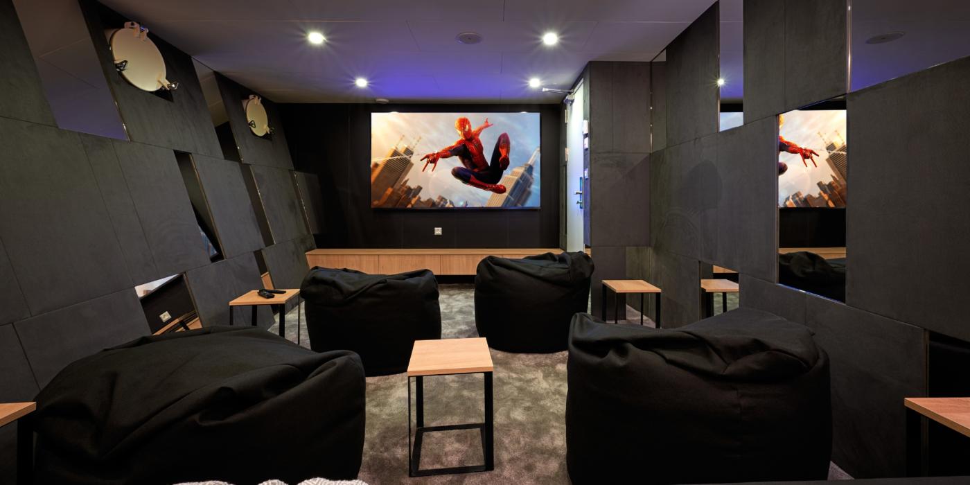 Yacht Ohana Interior 1