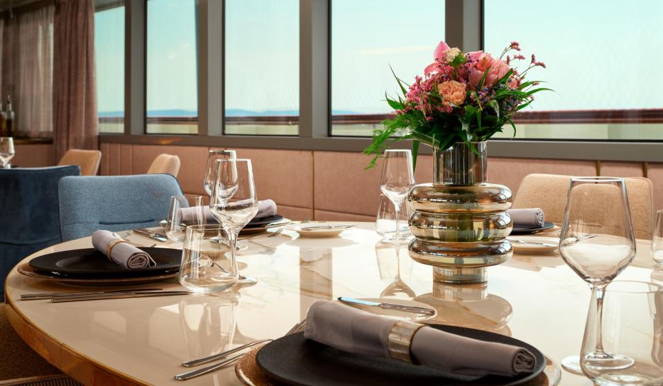 Yacht Ohana Interior 4