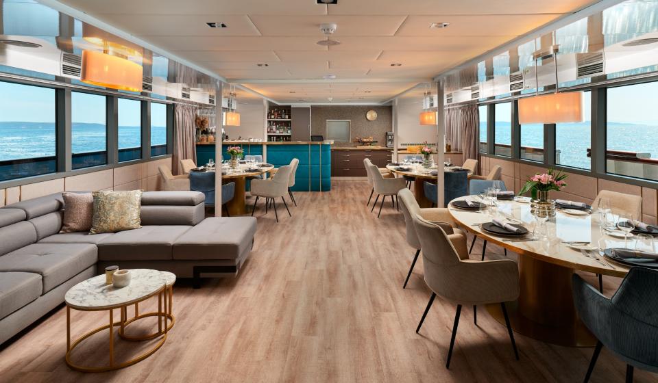 Yacht Ohana Interior 5
