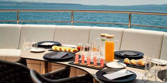 Yacht Ohana On deck 1