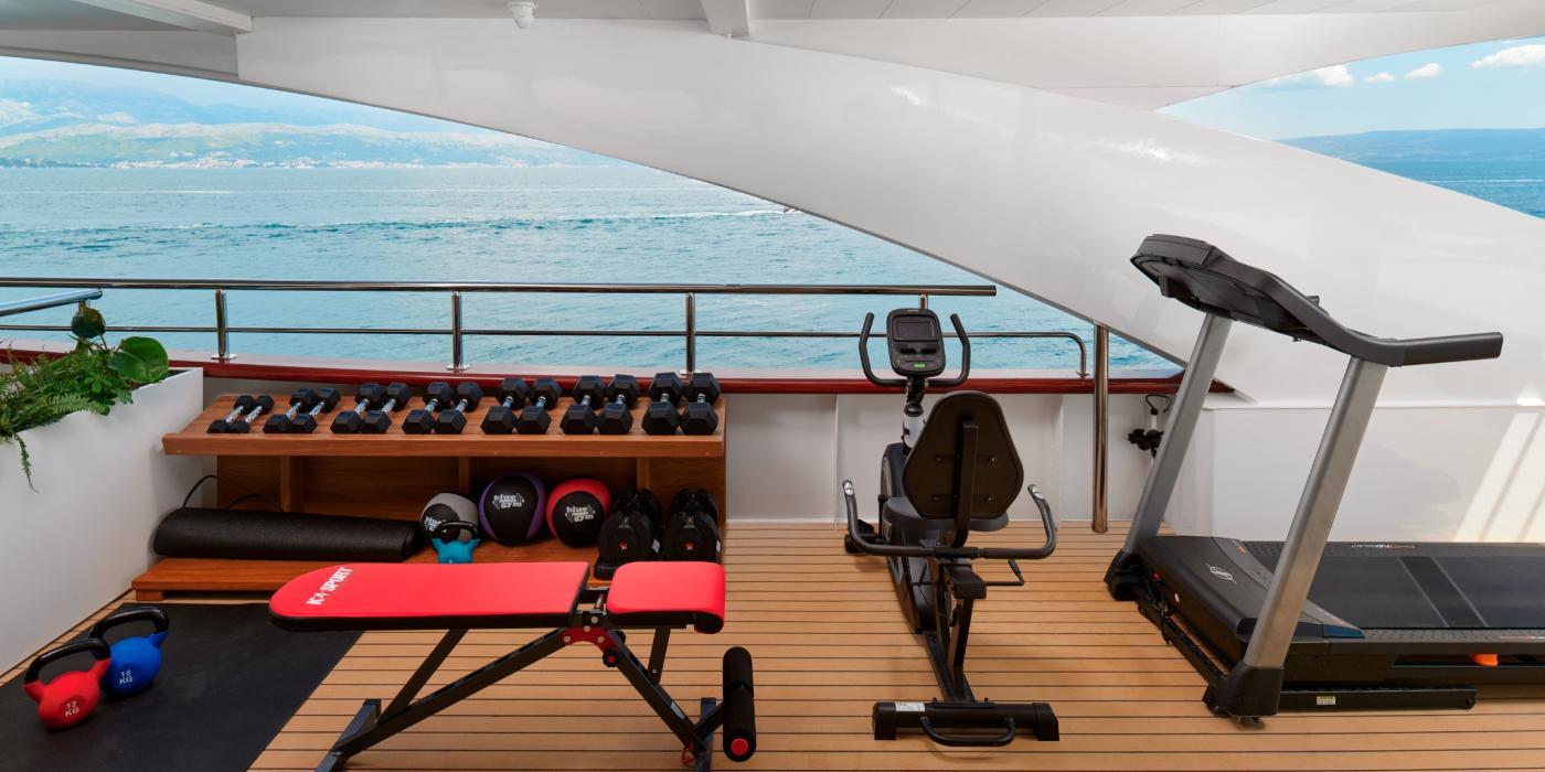 Yacht Ohana On deck 2
