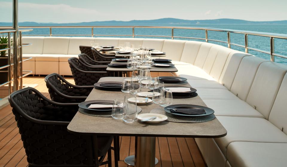 Yacht Ohana On deck 5
