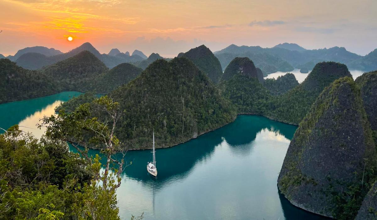 oyster 62 uhuru papua new guinea