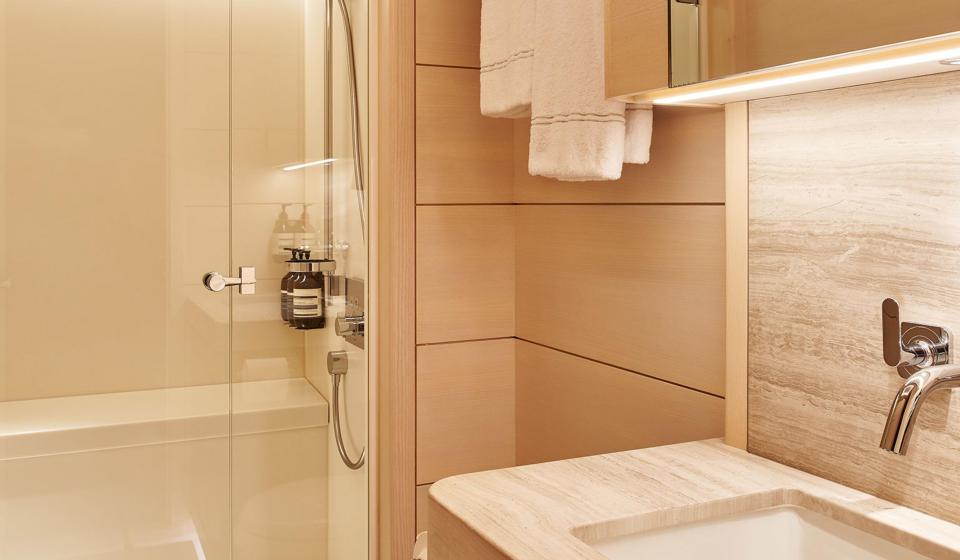 sailing charter holiday v3