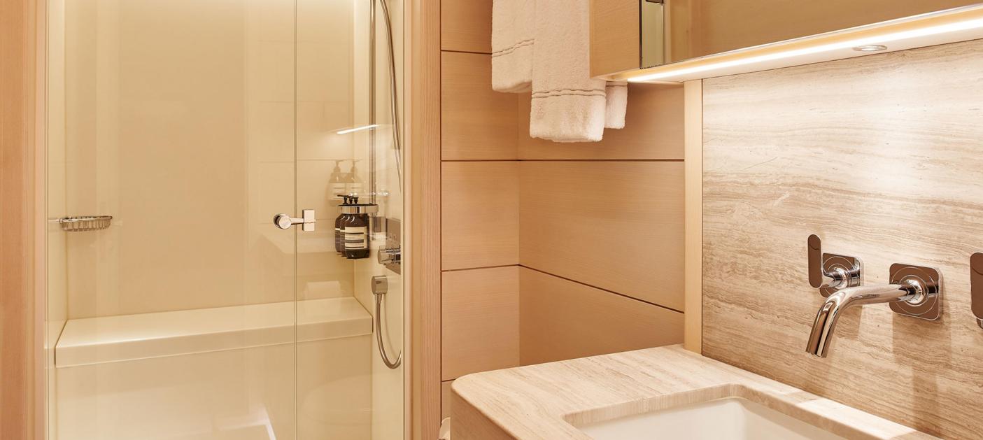 sailing charter holiday v3