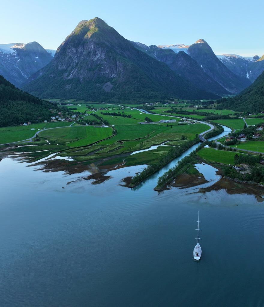 Oyster 745 Detail Thumbnails 1