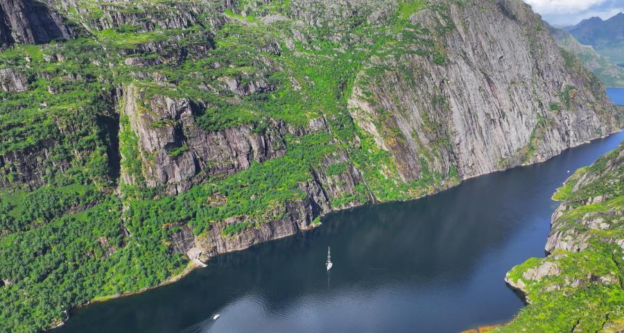 Oyster Yachts Homepage Explorers Club 1 v2