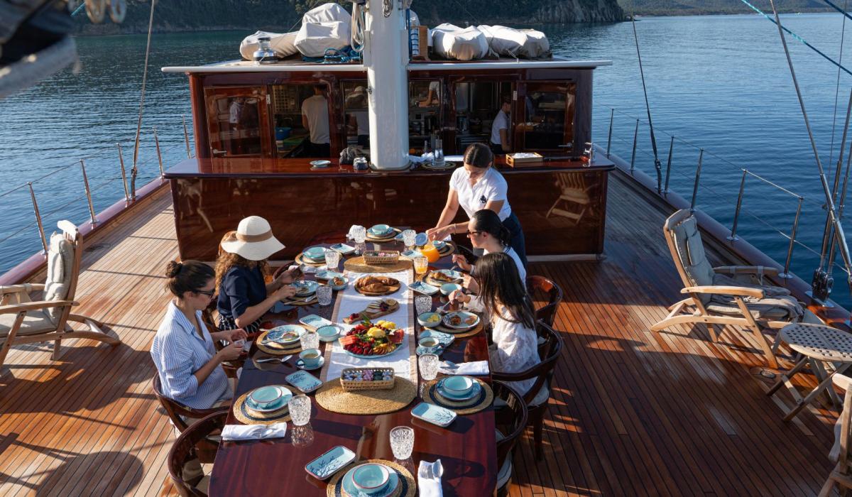 136ft big blue yachting sailing schooner satori for charter bgyb 34