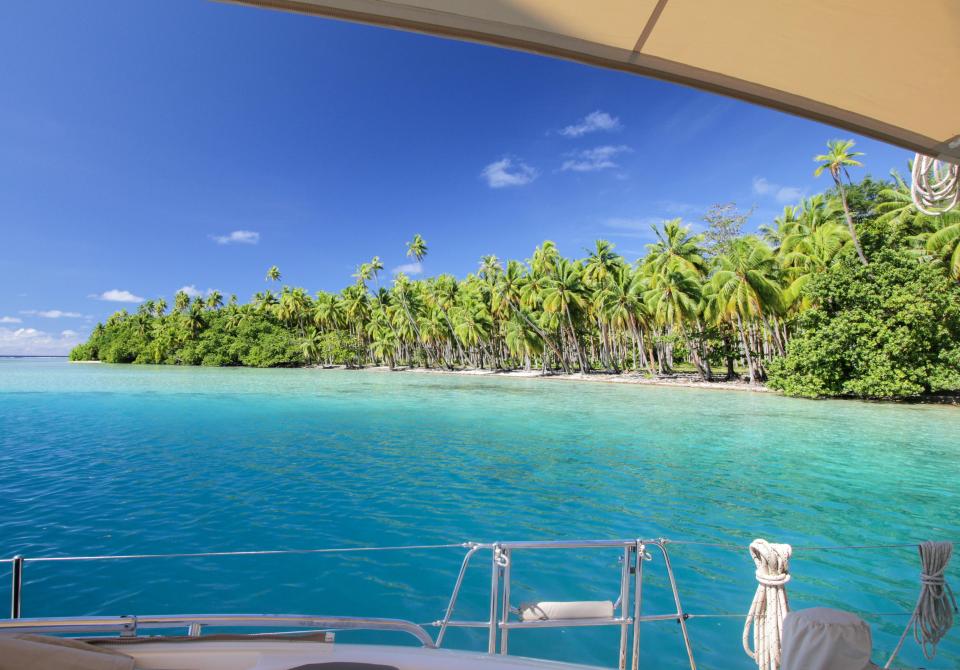 Uhuru Yacht in Paradise1