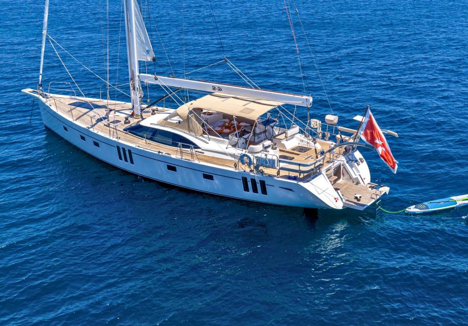 Oyster 675 Ri Ra sub 70 foot sailing yacht