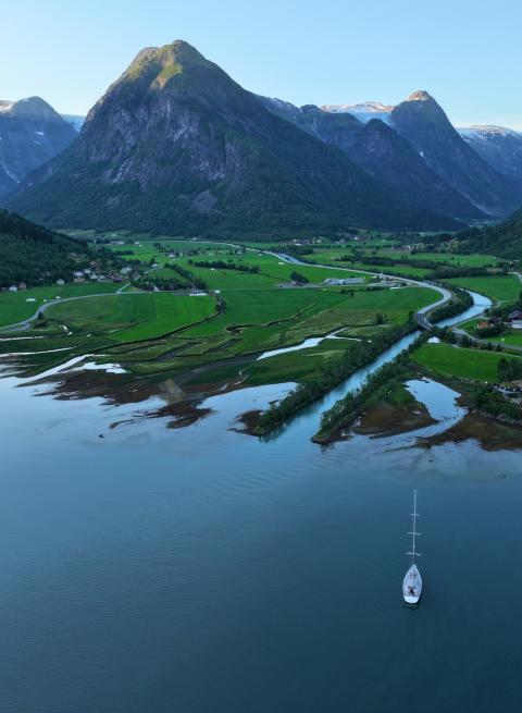 Oyster 745 Detail Thumbnails 1