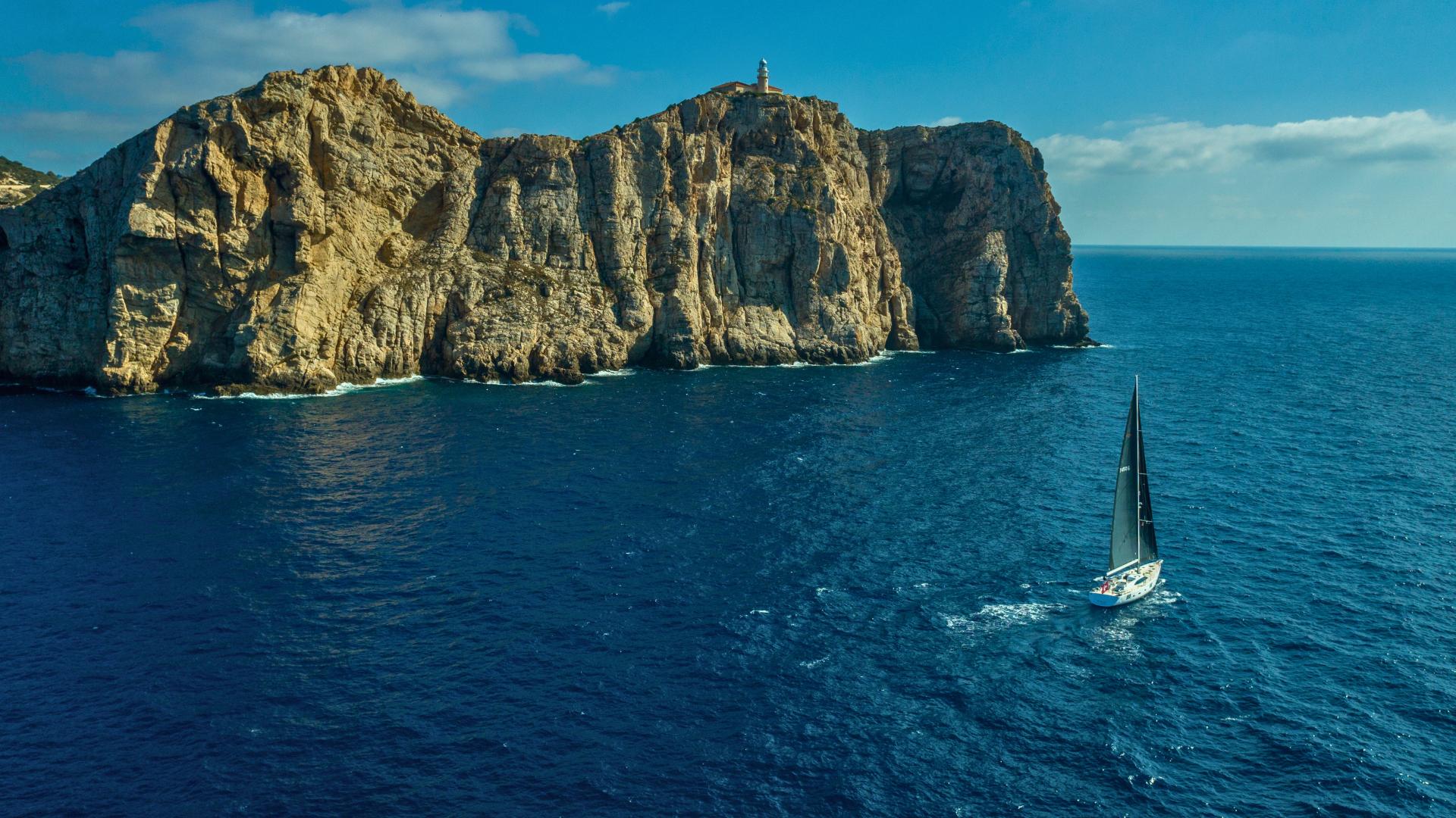 Oyster 745 75 Foot Bluewater Sailing Yacht Exterior Features Extended Tank D