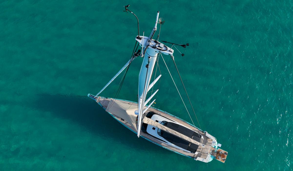 Oyster 885 Series II 90 Foot Luxury Sailing Yacht For Sale Images 11